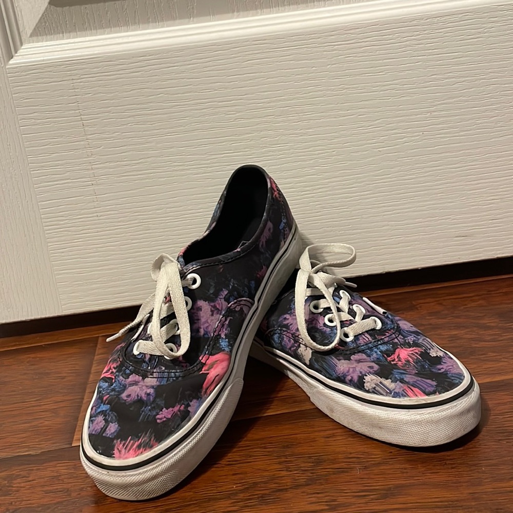 Size 7.5 (Women) Authentic Low Top Vans